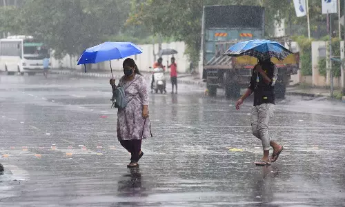 വരവറിയിച്ച് തുലാവര്‍ഷം; എല്ലാ ജില്ലയിലും മഴ മുന്നറിയിപ്പ്, നാലിടത്ത് ഓറഞ്ച് അലര്‍ട്ട്