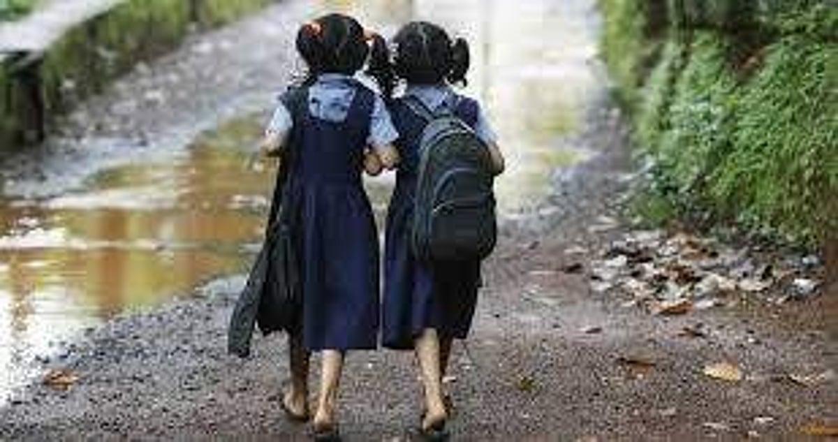 കനത്ത മഴ; രണ്ട് ജില്ലകളില്‍ നാളെ വിദ്യാഭ്യാസ സ്ഥാപനങ്ങൾക്ക് അവധി
